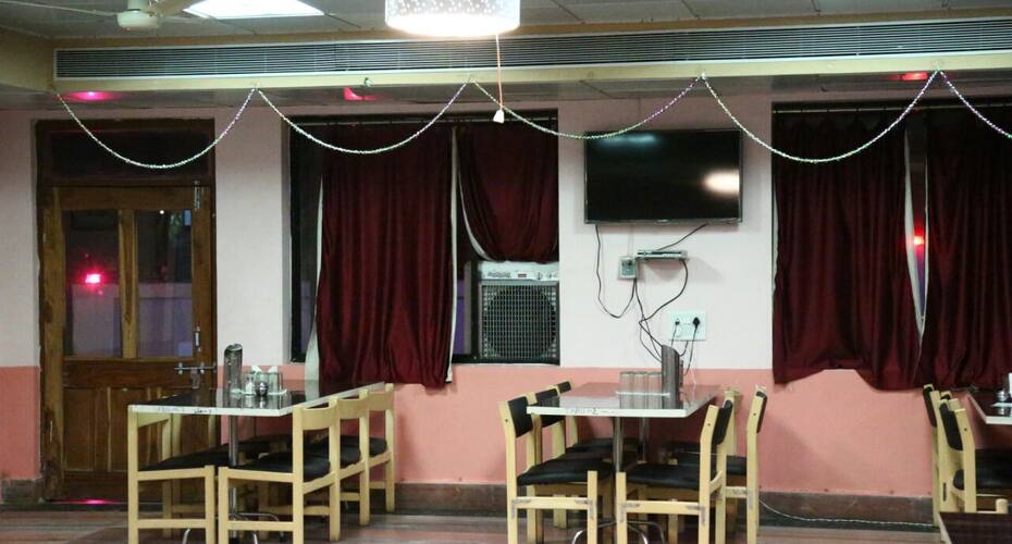 Hotel Amogh, Raisen 5