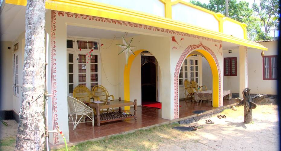Funky art Beach house, Alleppey 4