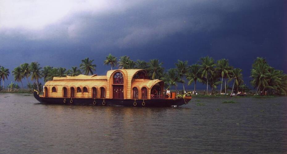 Tharavad houseboat, Alleppey 3