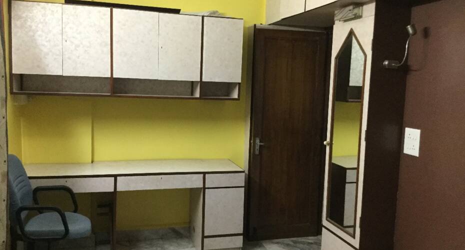 Private Room With Tv, Ac, Wifi & Tea / Coffee Maker, Mumbai 4