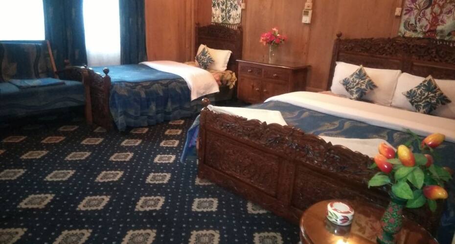 Snow Goose Houseboat, Srinagar 4