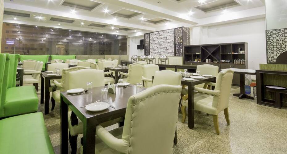 Hotel Bizotel Green, Gurgaon 4