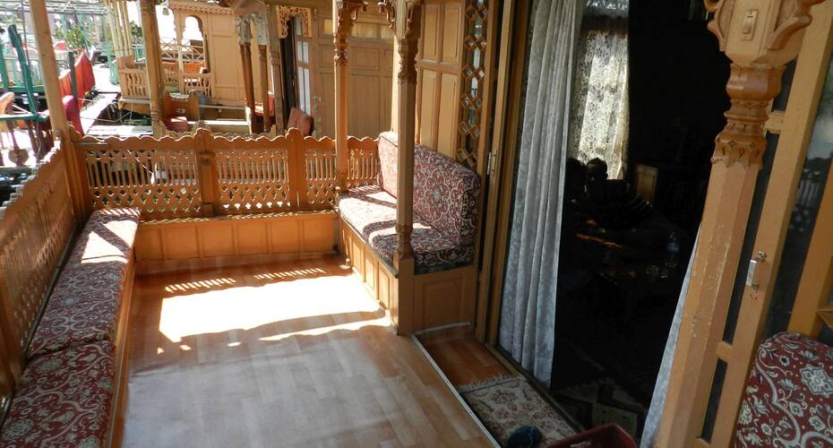 Saima Palace Houseboat, Srinagar 3