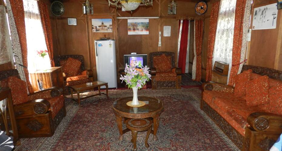 Saima Palace Houseboat, Srinagar 4