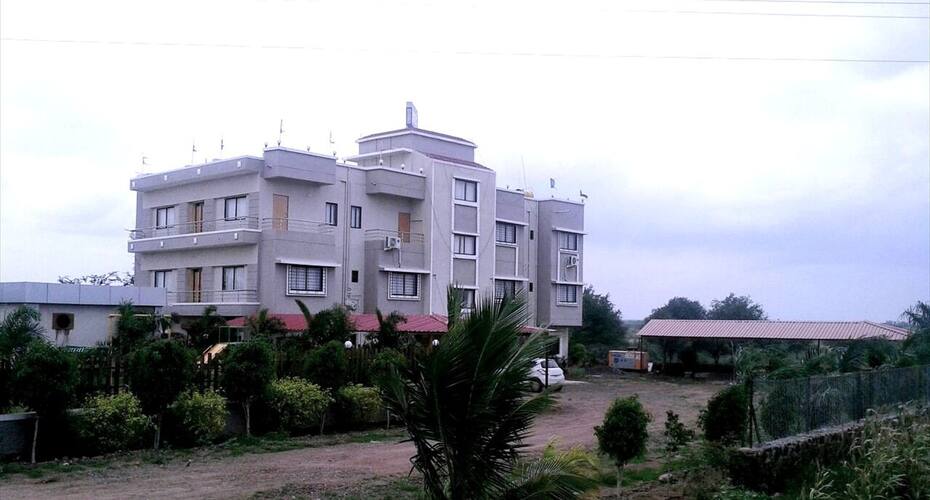 Arya Hotel & Lodging, Pune 1