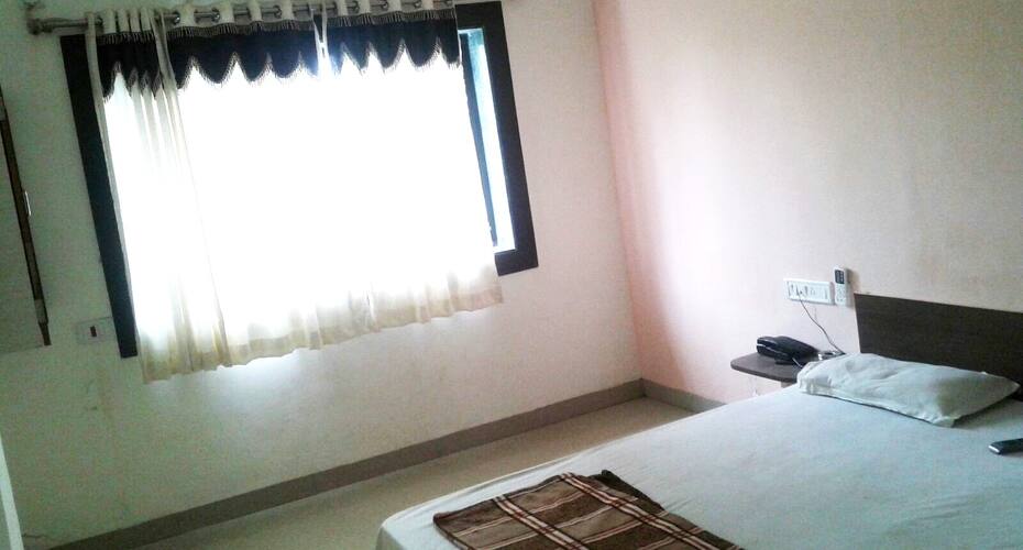Arya Hotel & Lodging, Pune 4