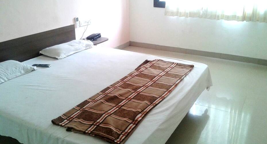 Arya Hotel & Lodging, Pune 5
