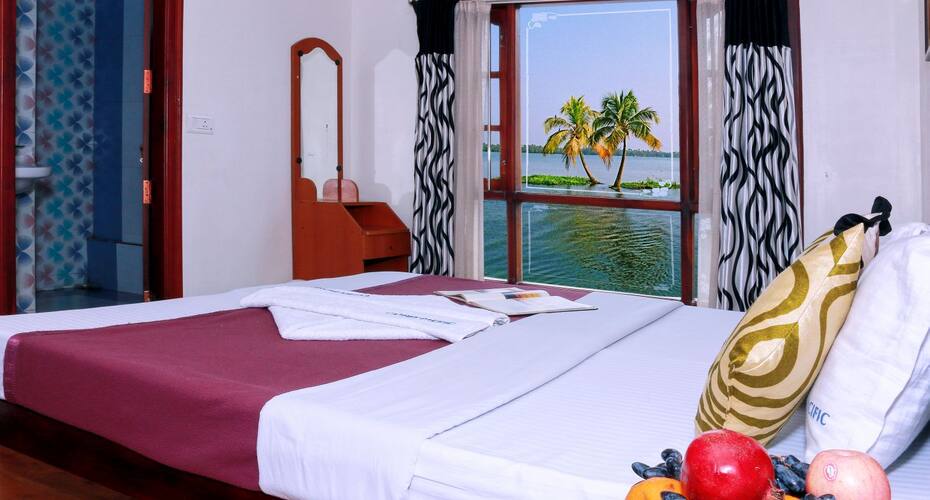 Cathey Pacific Cruise, Alleppey 4