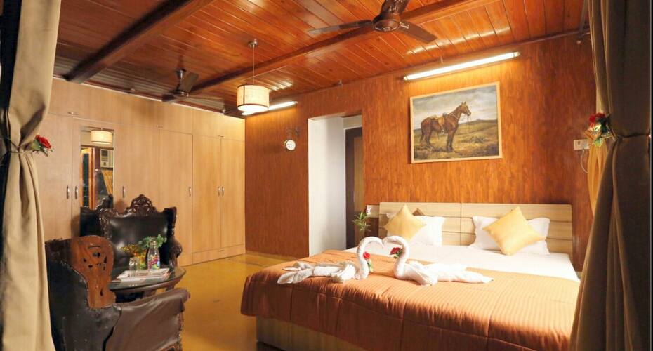 Timber Suite (2 Bedroom) Near bkc, Mumbai 3