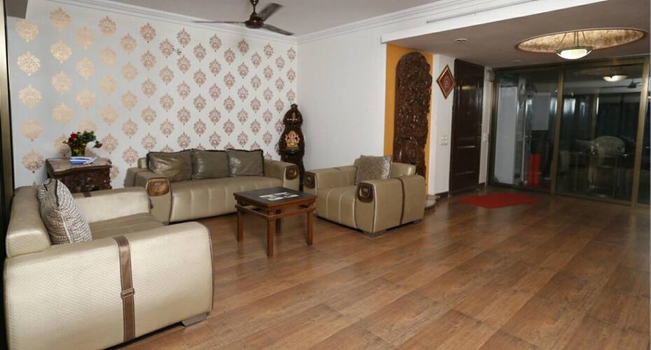 Timber Suite (2 Bedroom) Near bkc, Mumbai 2