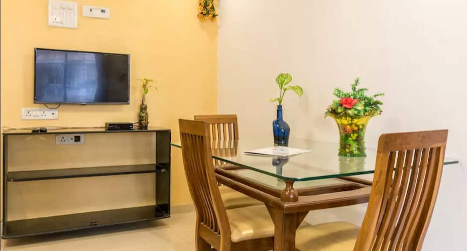Self catering 1 bedroom apartment in kandivali east, Mumbai 4