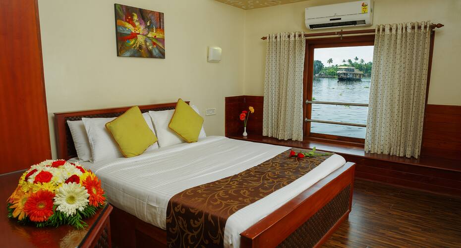 Abad Houseboat, Kochi 3