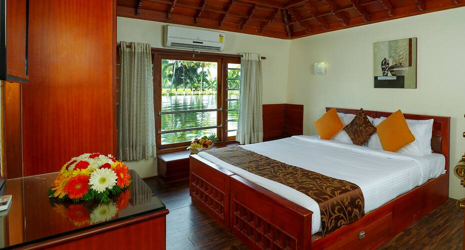 Abad Houseboat, Kochi 5
