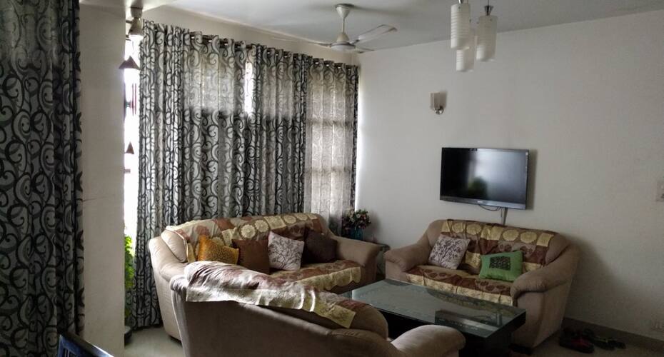 One room with separate washroom, cupboard, AC, iron, TV, microwave, study table, Gurgaon 2