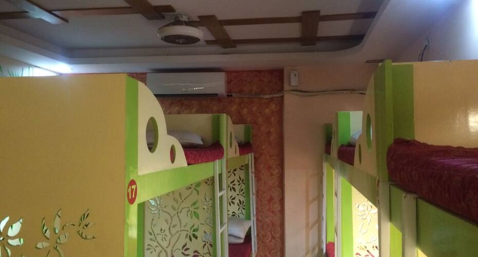 Hotel Orchid Dormitory, Vadodara 4