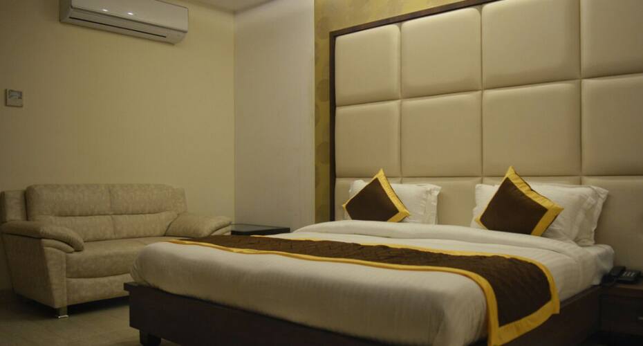 Golden Laurel Inn, Deoria 1