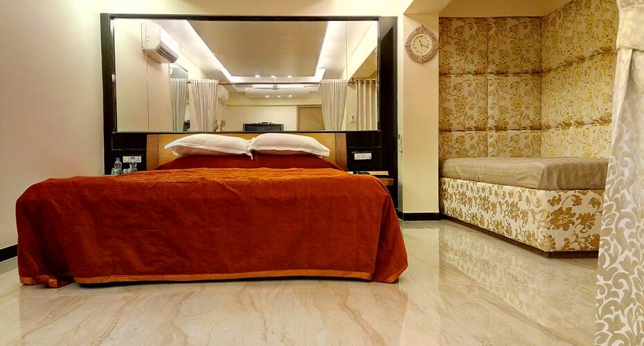 Suite room ( Stay in Bandra west), Mumbai 4