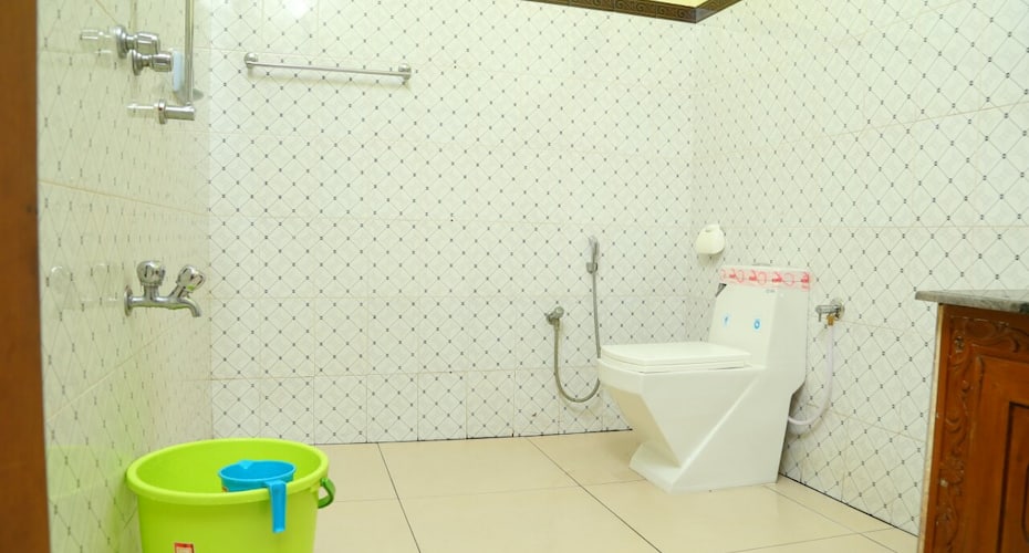 Cochin - 5 BHK Posh Villa For Daily Rent, Kochi 5