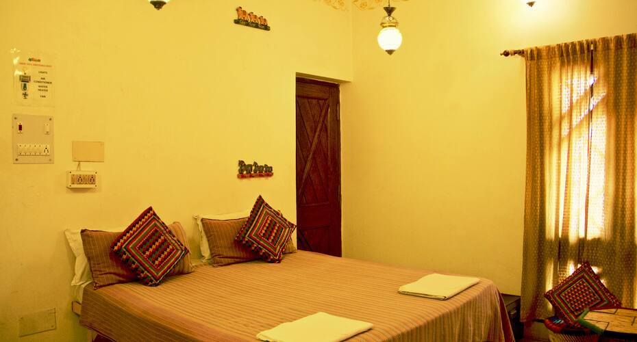 Double Bed Ac Private Room With Ensuite Bathroom At Stops Varanasi, Varanasi 4