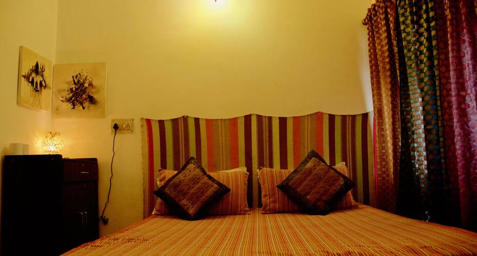 Double Bed Ac Private Room With Ensuite Bathroom At Stops Varanasi, Varanasi 5