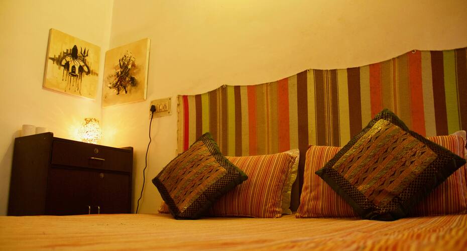 Double Bed Ac Private Room With Ensuite Bathroom At Stops Varanasi, Varanasi 1