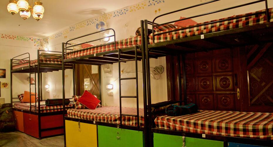 Bed in 14 Bed AC Mixed Dorm with Shared Bathroom at Stops Varanasi, Varanasi 2