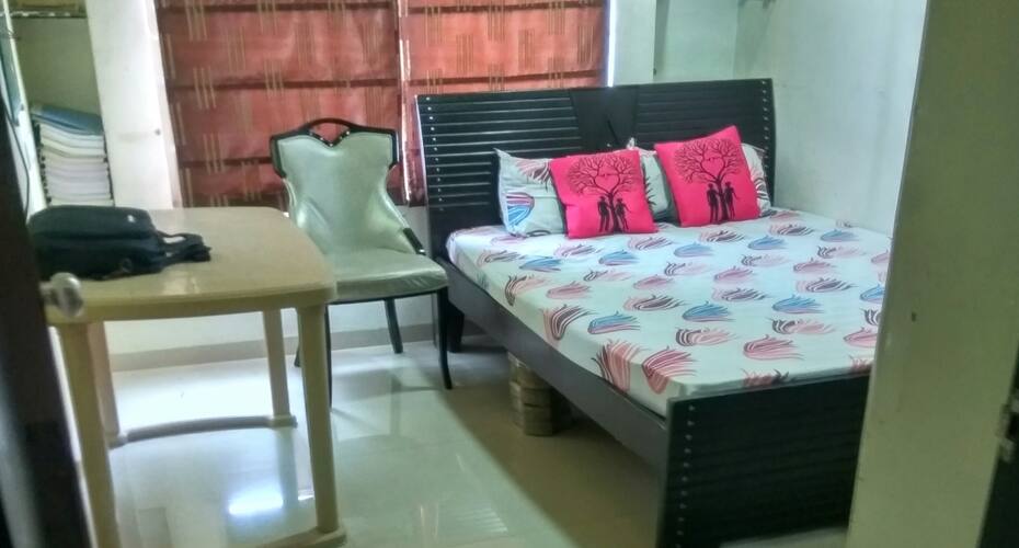Cozy & comfortable room, Pune 5