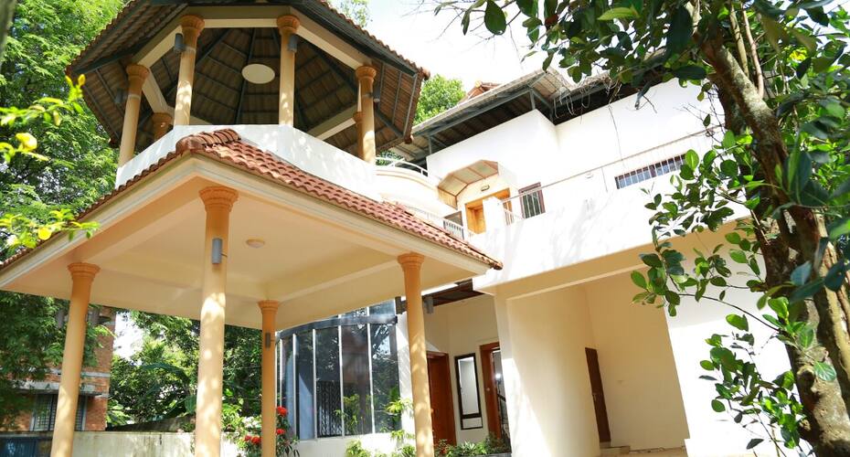 Greenvilla near Lulu  (4 bed), Kochi 2