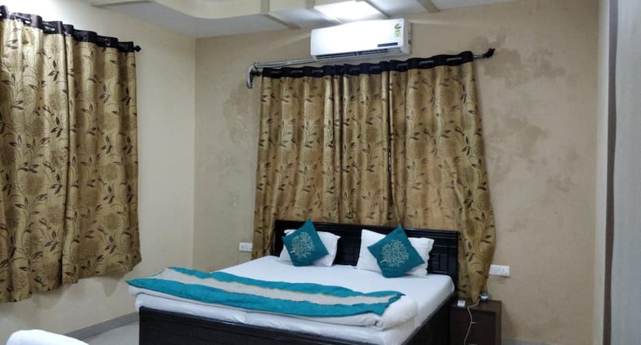 Corporate Long Stay Guest House In Prahladnagar, Ahmedabad 1