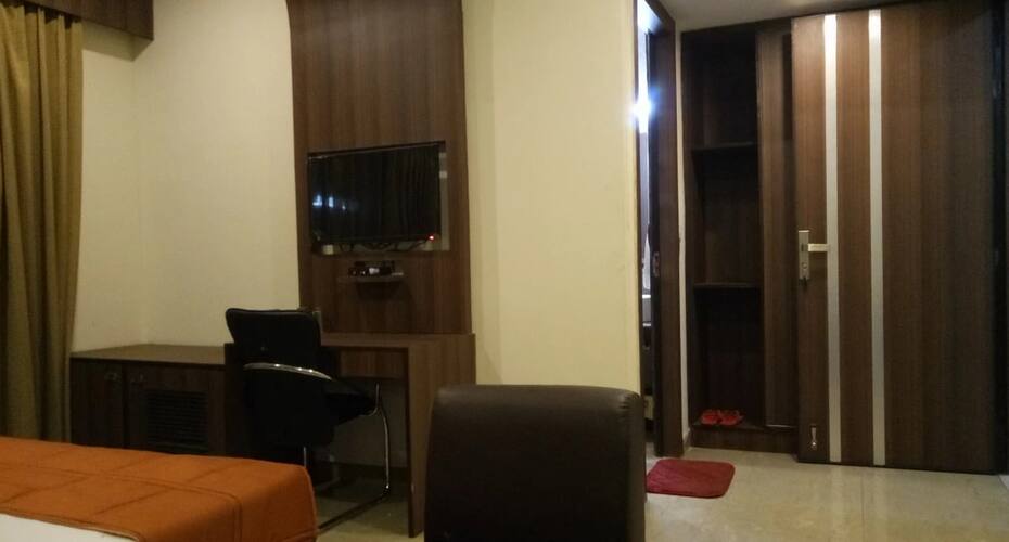 Hotel The Majestic Crown, Zirakpur 3