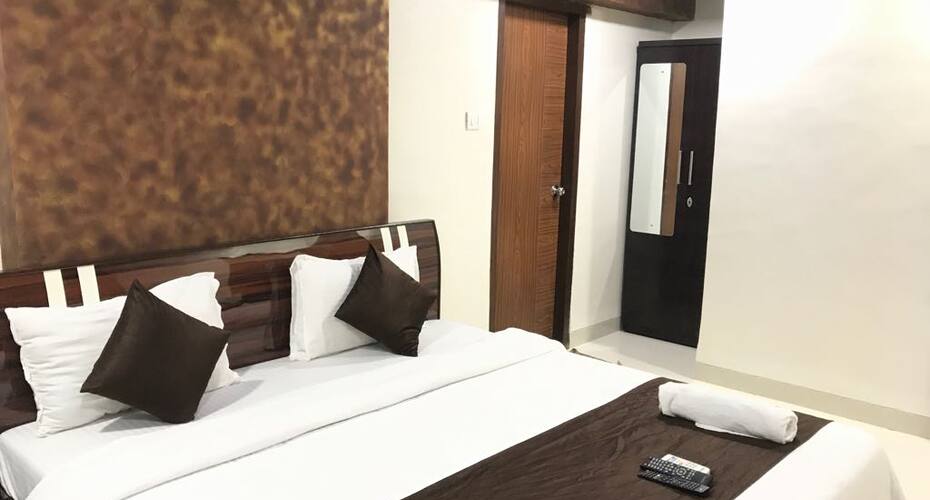 Highrise III Executive Service Apartment, Mumbai 5