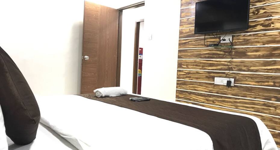 Highrise V Executive Service Apartment, Mumbai 4
