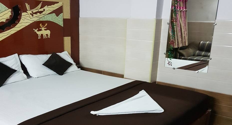 Hotel Hasini Grand Lodge, Guntur 3