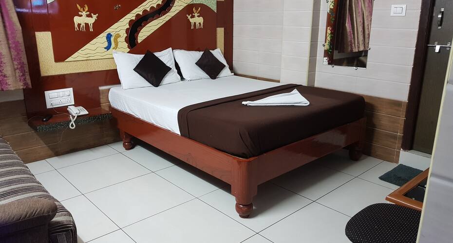 Hotel Hasini Grand Lodge, Guntur 5