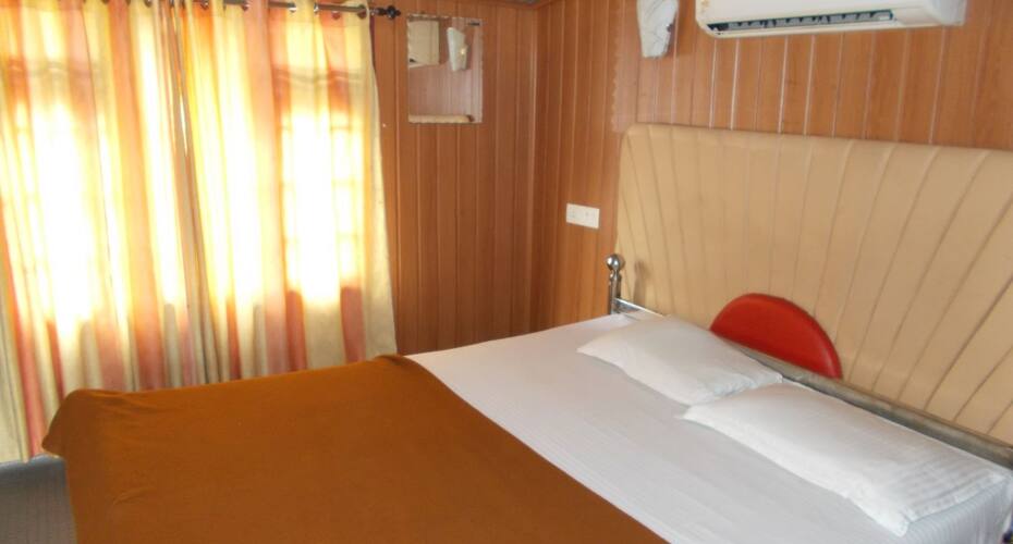 Lake Wonder Cruise - Premium, Alleppey 5