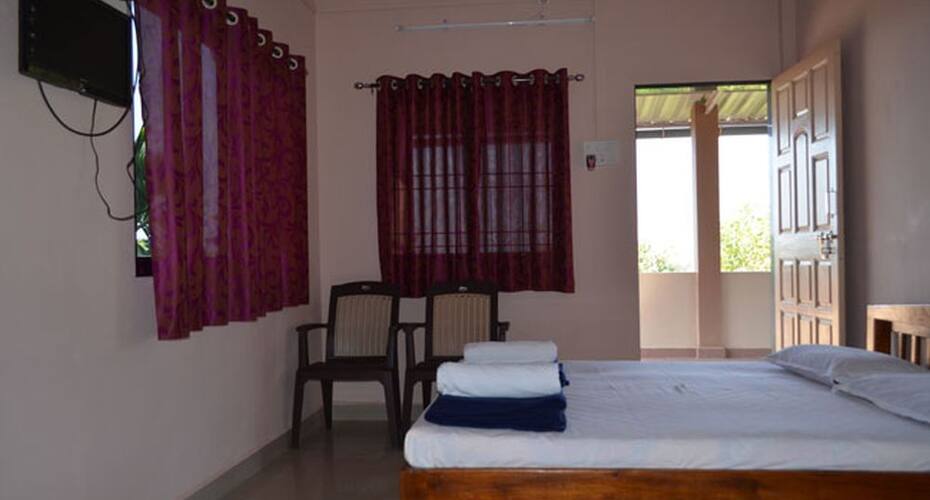 Chaitanya Niwas, Guhagar 4