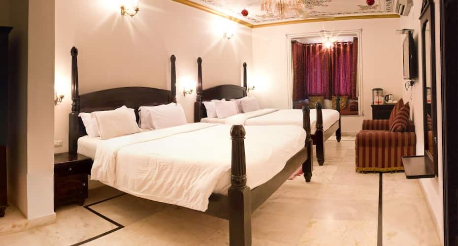 Bonfire  Heritage Fatehsagar, Udaipur 4