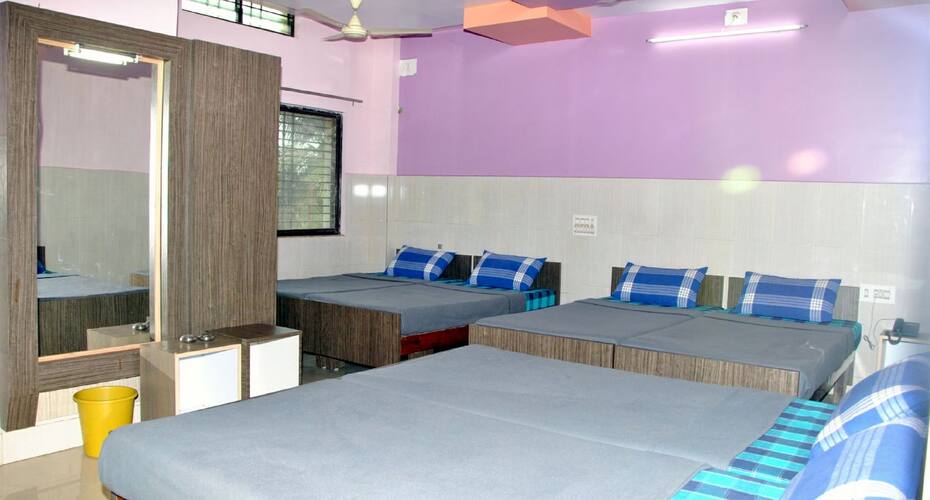 I Roomz Sanman Delux, Badami 5