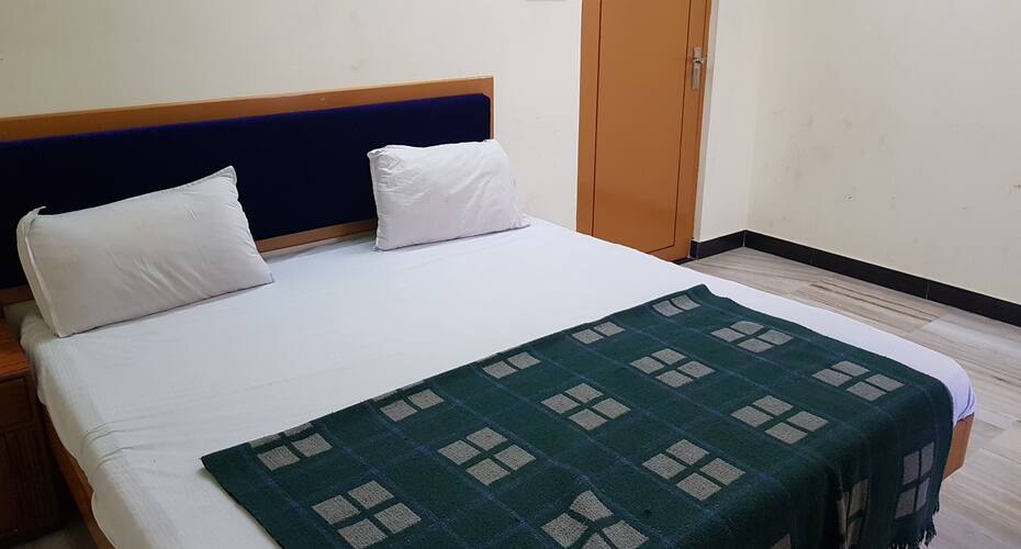 iROOMZ Krishna Grand Inn, Guntur 3