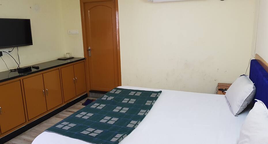 iROOMZ Krishna Grand Inn, Guntur 4