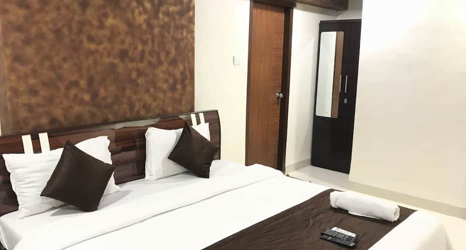 Highrise II Executive Service Apartment, Mumbai 5