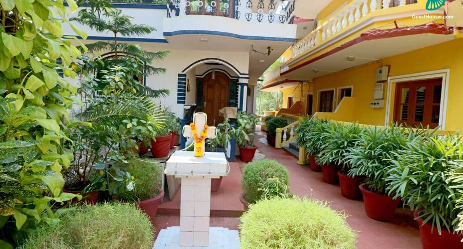 Private room near Calangute Beach, Goa 1