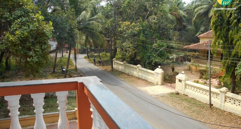 Private room for adventurers, Goa 2