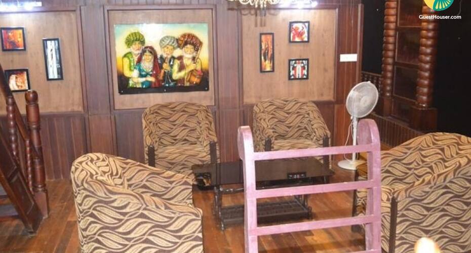 Houseboat room for 3 in Siolim, Goa 2