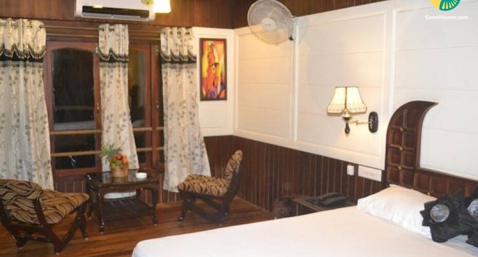 Houseboat room for 3 in Siolim, Goa 3