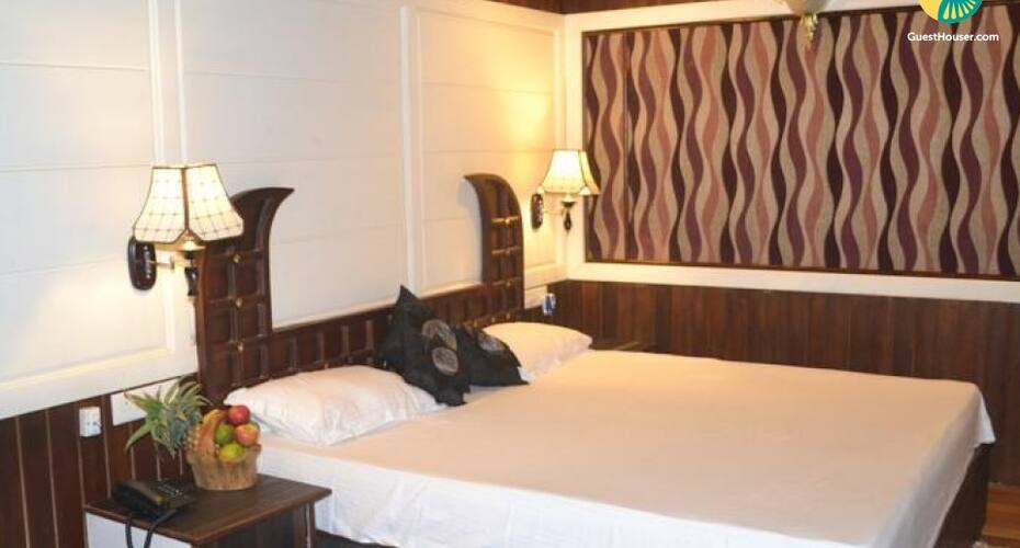 Houseboat room for 3 in Siolim, Goa 4