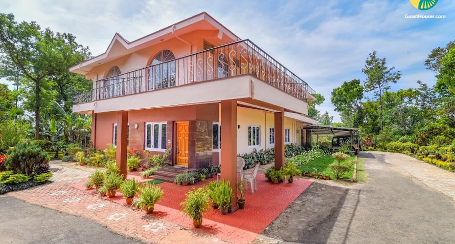 Homestay room for 3 near Raja's Tomb, Madikeri 1