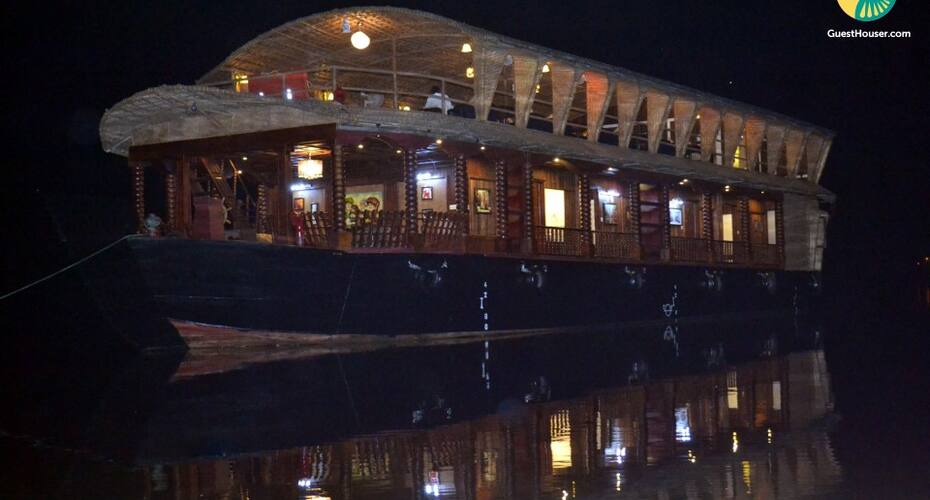 Houseboat room for 3 in Siolim, Goa 5