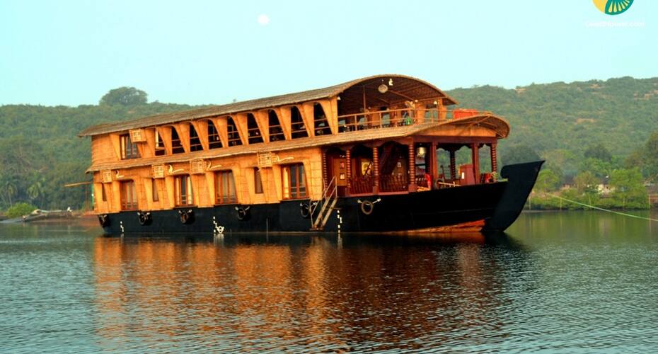 Houseboat room for 3 in Siolim, Goa 1