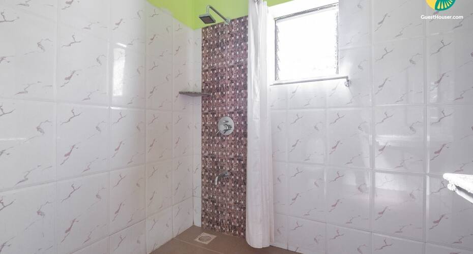 Penthouse room near Candolim beach, Goa 2